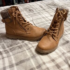 Cliffs Women’s Tan Lace-Up Casual Ankle Boots (Size 7)